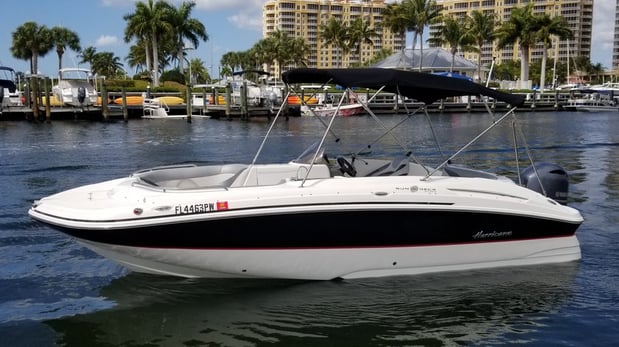 Images Nautical Boat Club - Naples