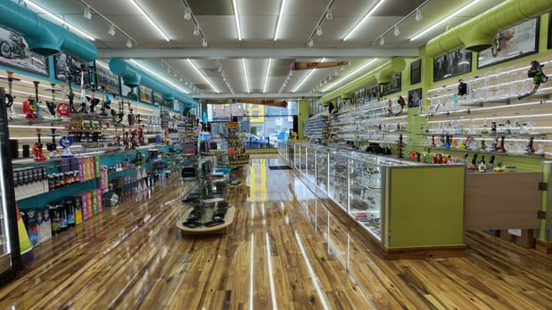 Images World of Smoke & Vape - Queen Anne