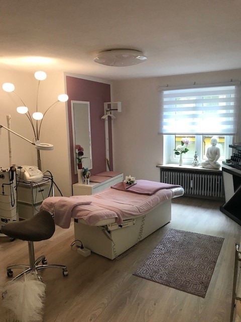 Kundenbild groß 2 Kosmetikstudio Helga | Visagist, Haarentfernung & Hautbehandlung | München | Bogenhausen