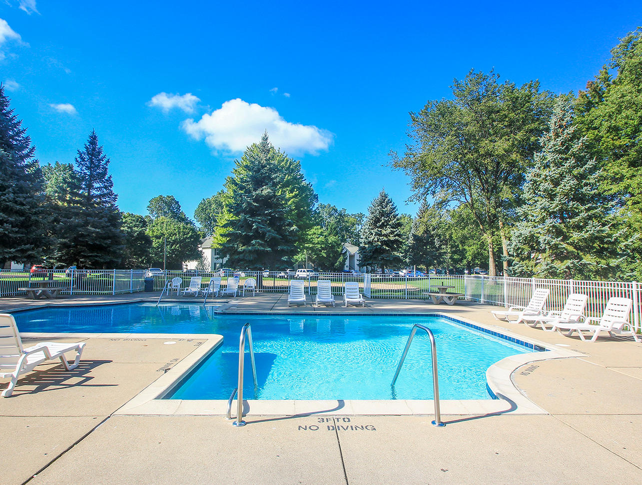 Outdoor Pool & Sundeck