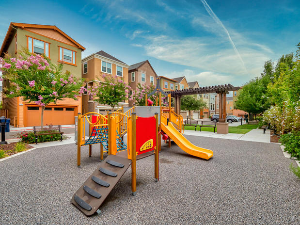 Images Jacqueline Brown - Realm Real Estate Group