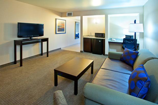 Images Holiday Inn & Suites Phoenix Airport by IHG