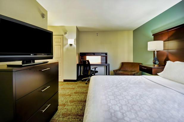Images Staybridge Suites Middleton/Madison-West by IHG
