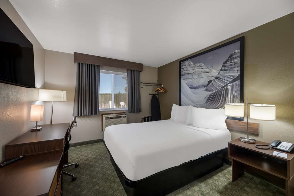 Queen Guest Room
