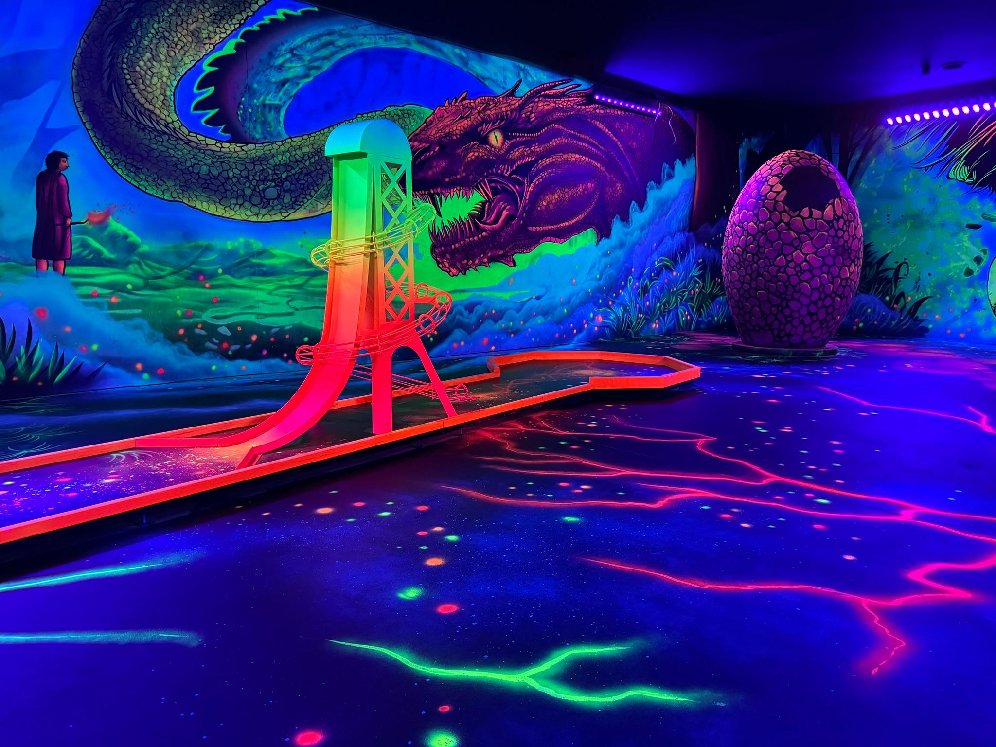 GlowZone 4D Schwarzlicht Minigolf Essen - West Borbeck, Wüstenhöferstraße 234 in Essen
