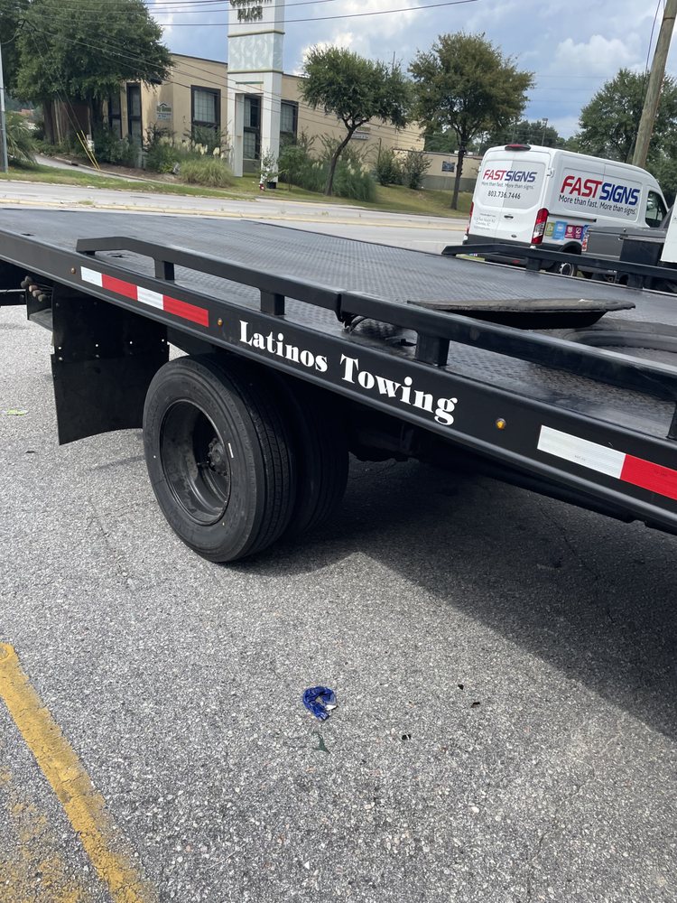 Latinos Towing LLC Logo