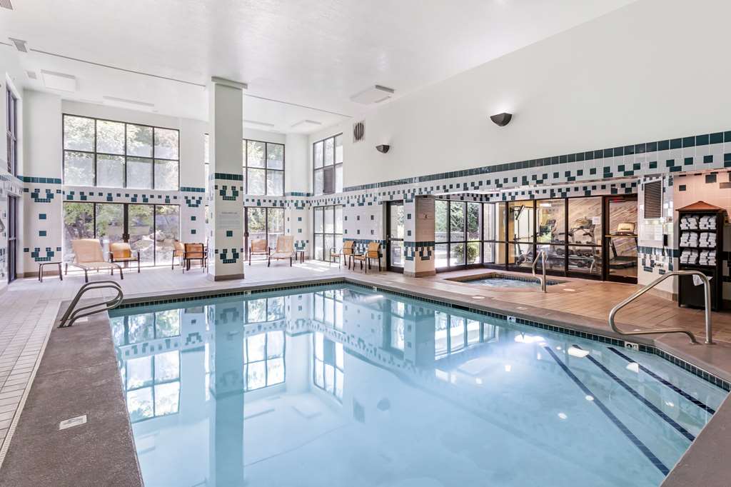 Indoor Pool / Hot Tub