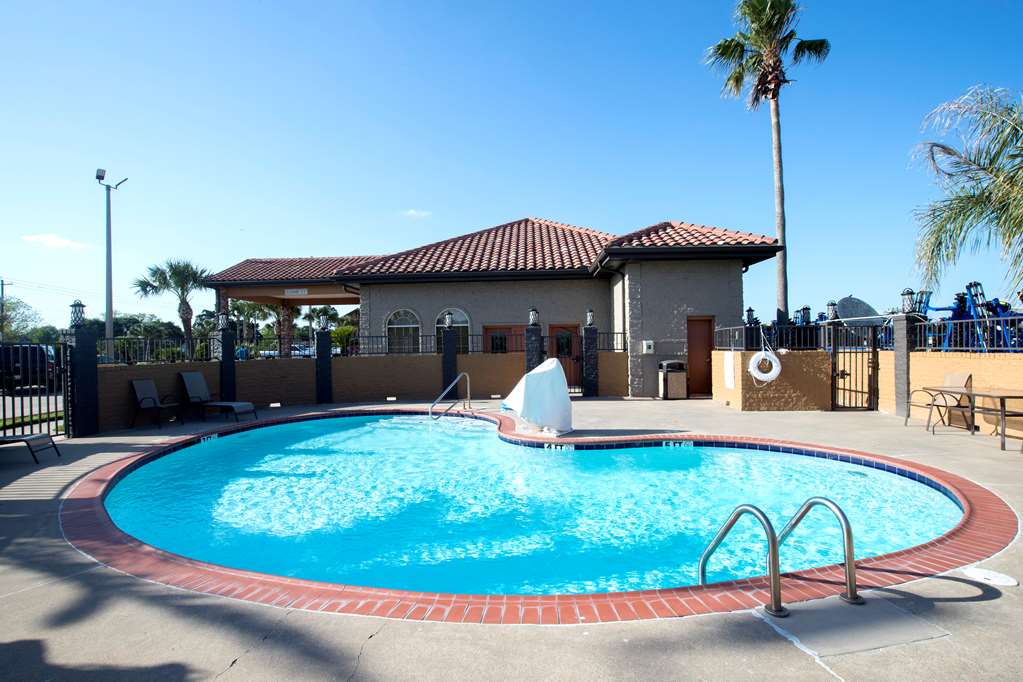 Outdoor Pool Best Western Executive Inn El Campo El Campo (979)543-7033