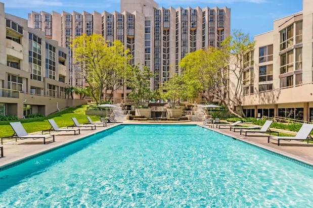 Images Promenade Towers