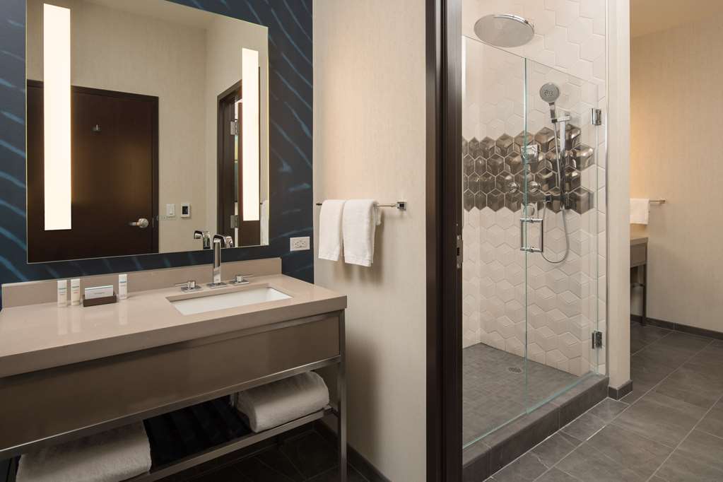 Guest room bath