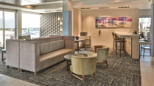 Images Holiday Inn Express & Suites Nashville Metrocenter Downtown by IHG