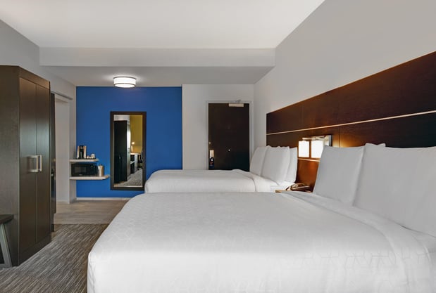 Images Holiday Inn Express & Suites Milwaukee - Brookfield by IHG