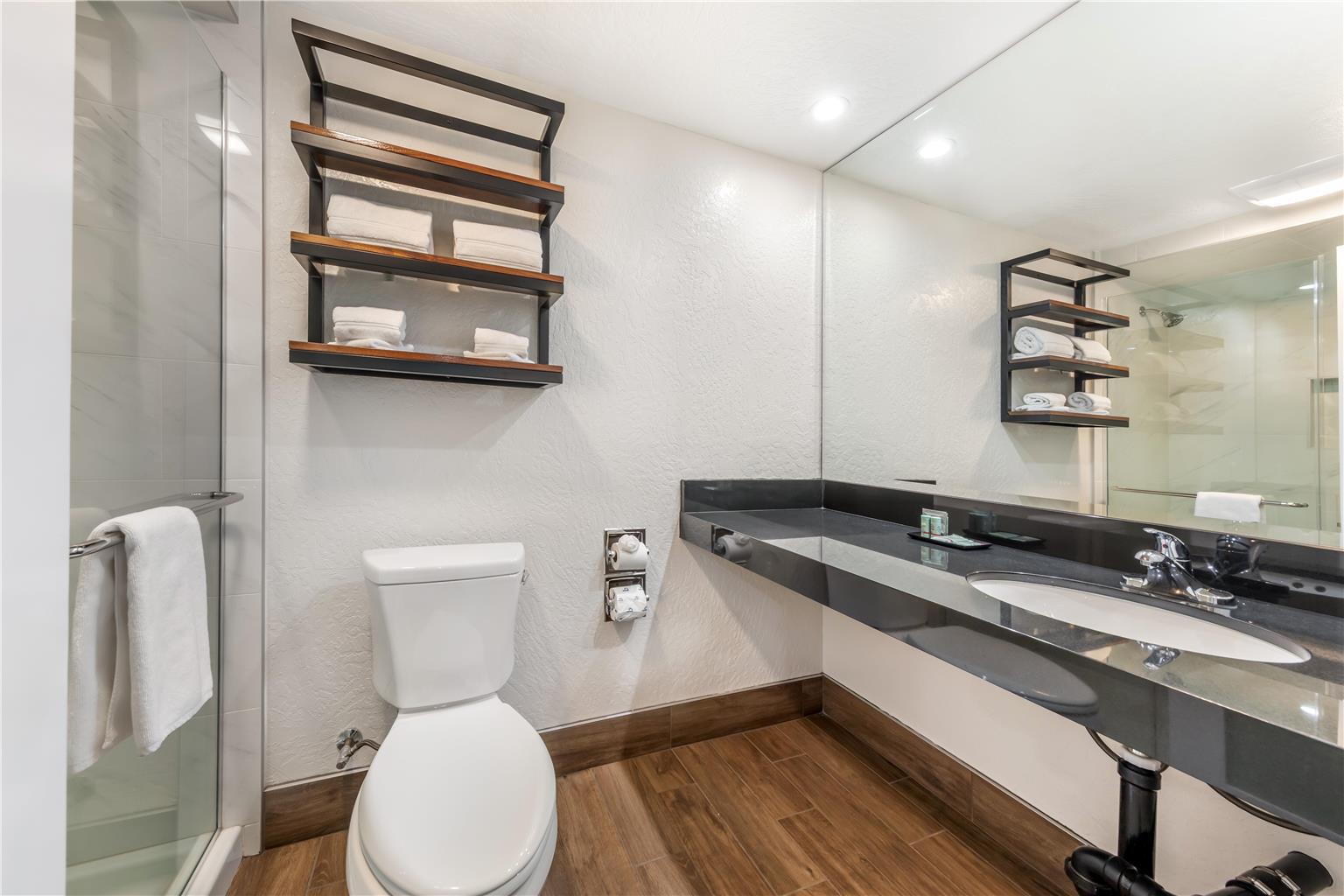 Queen Bathroom - Lawn View Balcony