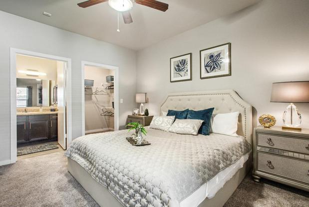 Images Urban Oaks at Conroe