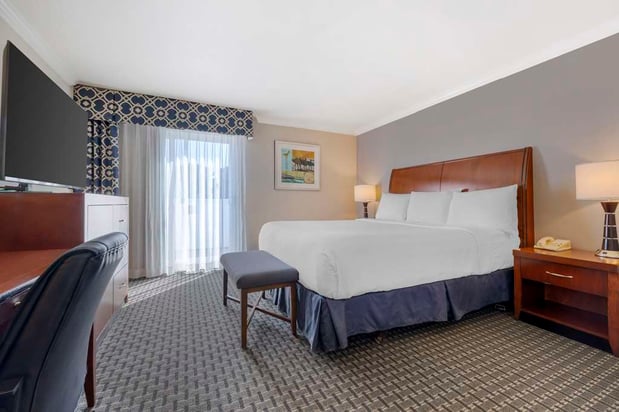 Images Best Western Plus Marina Shores Hotel