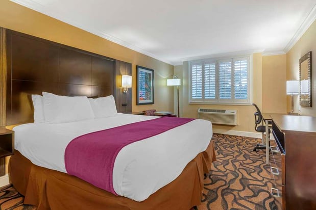 Images Best Western Plus Airport Plaza