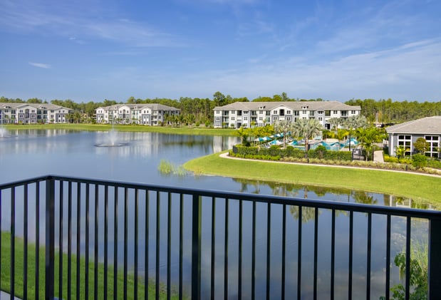 Images Everly Apartments