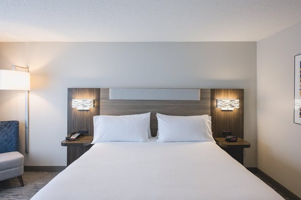 Images Holiday Inn Express & Suites Marquette by IHG