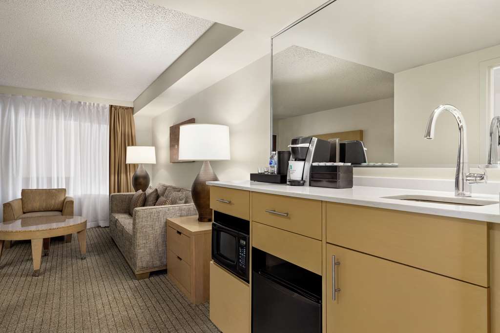 Guest room Embassy Suites by Hilton Denver International Airport Denver (303)574-3000