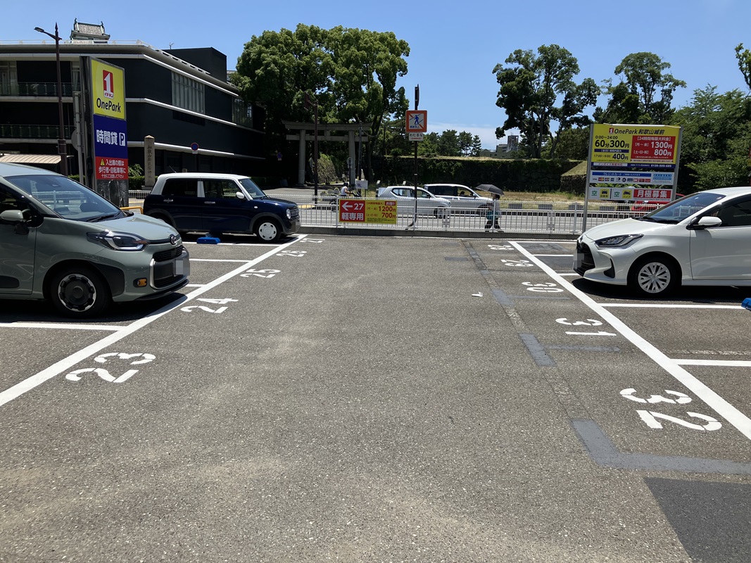 Images ONE PARK和歌山城前