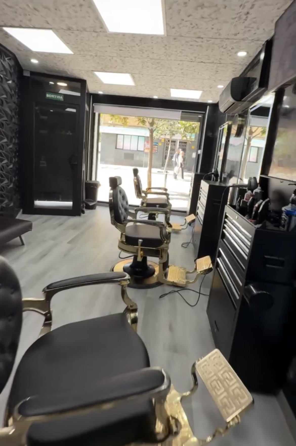 Images Hassan's Barbershop ⅠⅠ