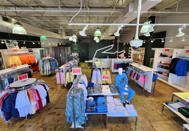 Images LACOSTE-PERMANENTLY CLOSED