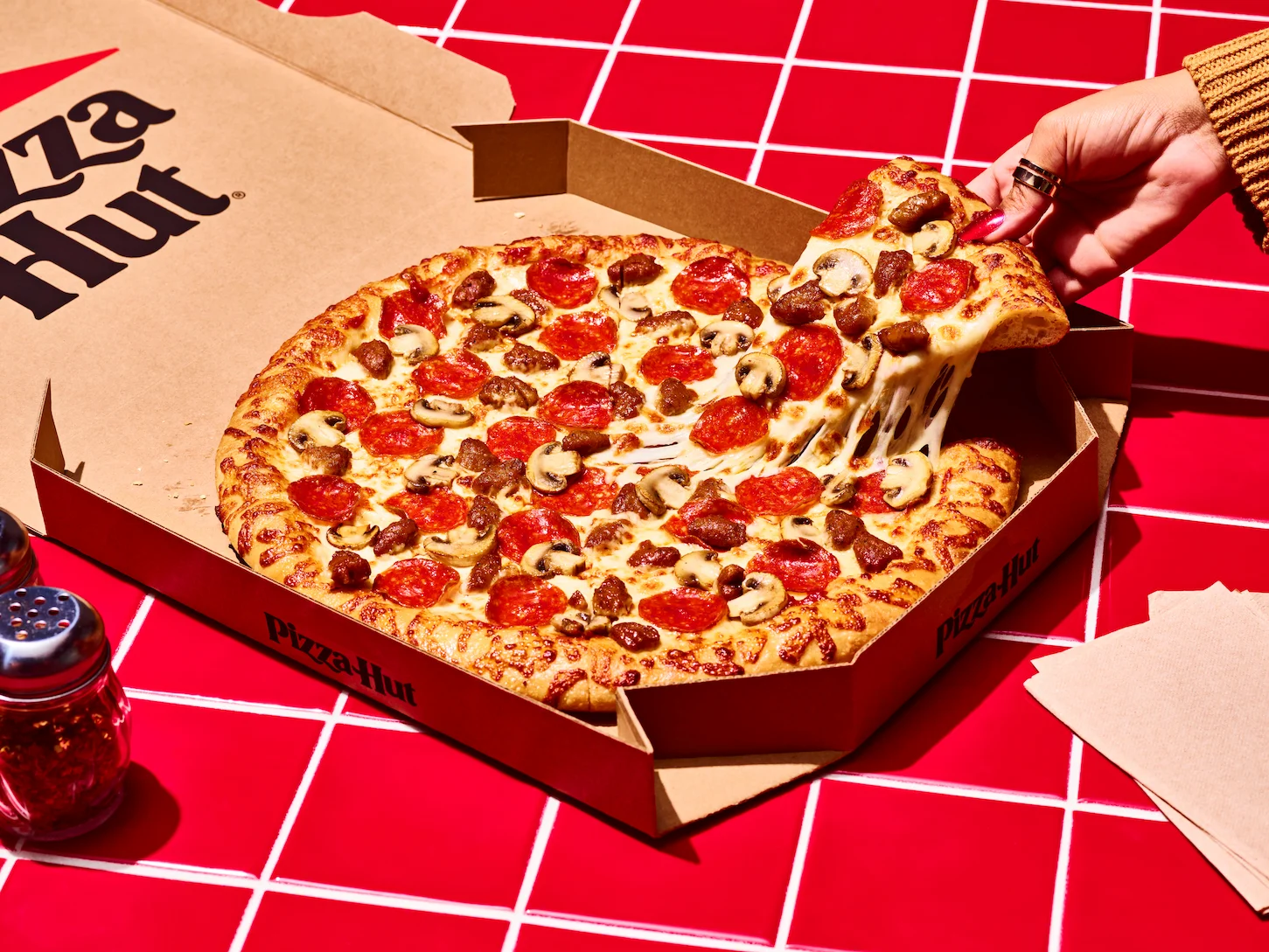 Fresh, hot Pizza Hut pizza, available near you.