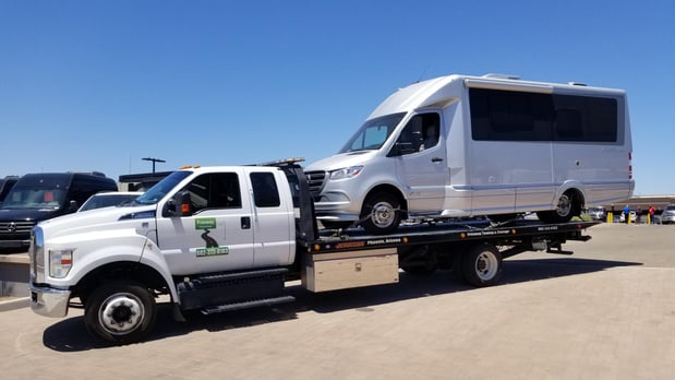 Images Freeway Towing & Storage