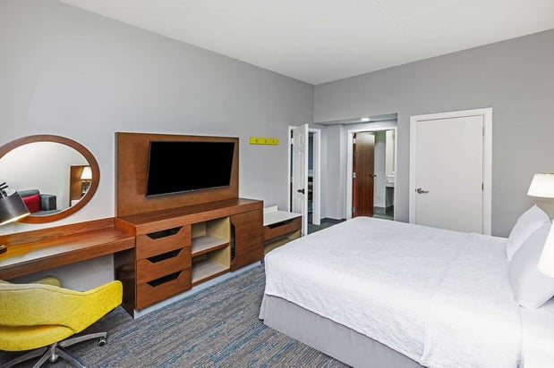 Images Hampton Inn & Suites Tulsa-Woodland Hills 71st-Memorial