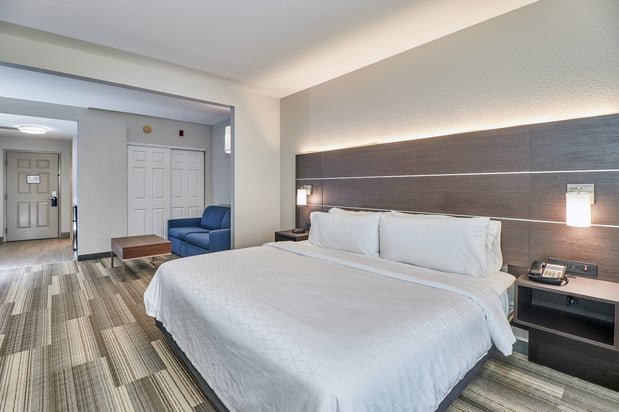 Images Holiday Inn Express & Suites Clearwater/US 19 N by IHG