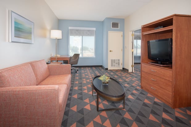 Images Holiday Inn & Suites Goodyear - West Phoenix Area by IHG