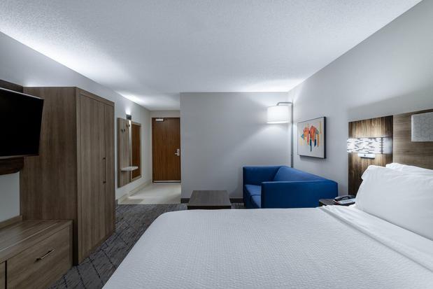 Images Holiday Inn Express & Suites St. Paul NE (Vadnais Heights), an IHG Hotel