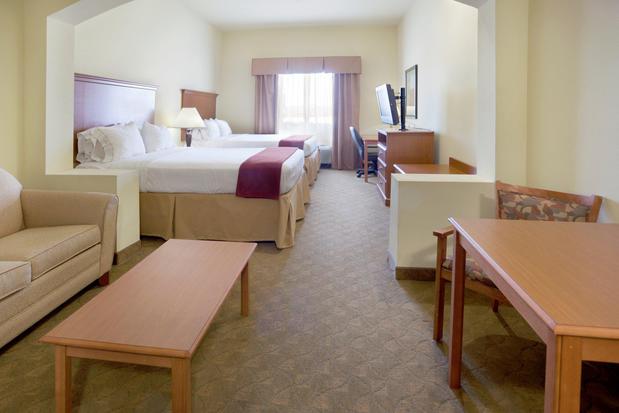 Images Holiday Inn Express & Suites Zapata, an IHG Hotel