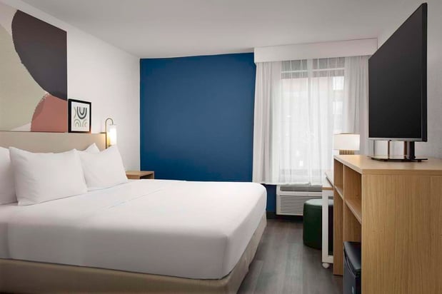 Images Spark by Hilton Atlanta Cumberland Ballpark