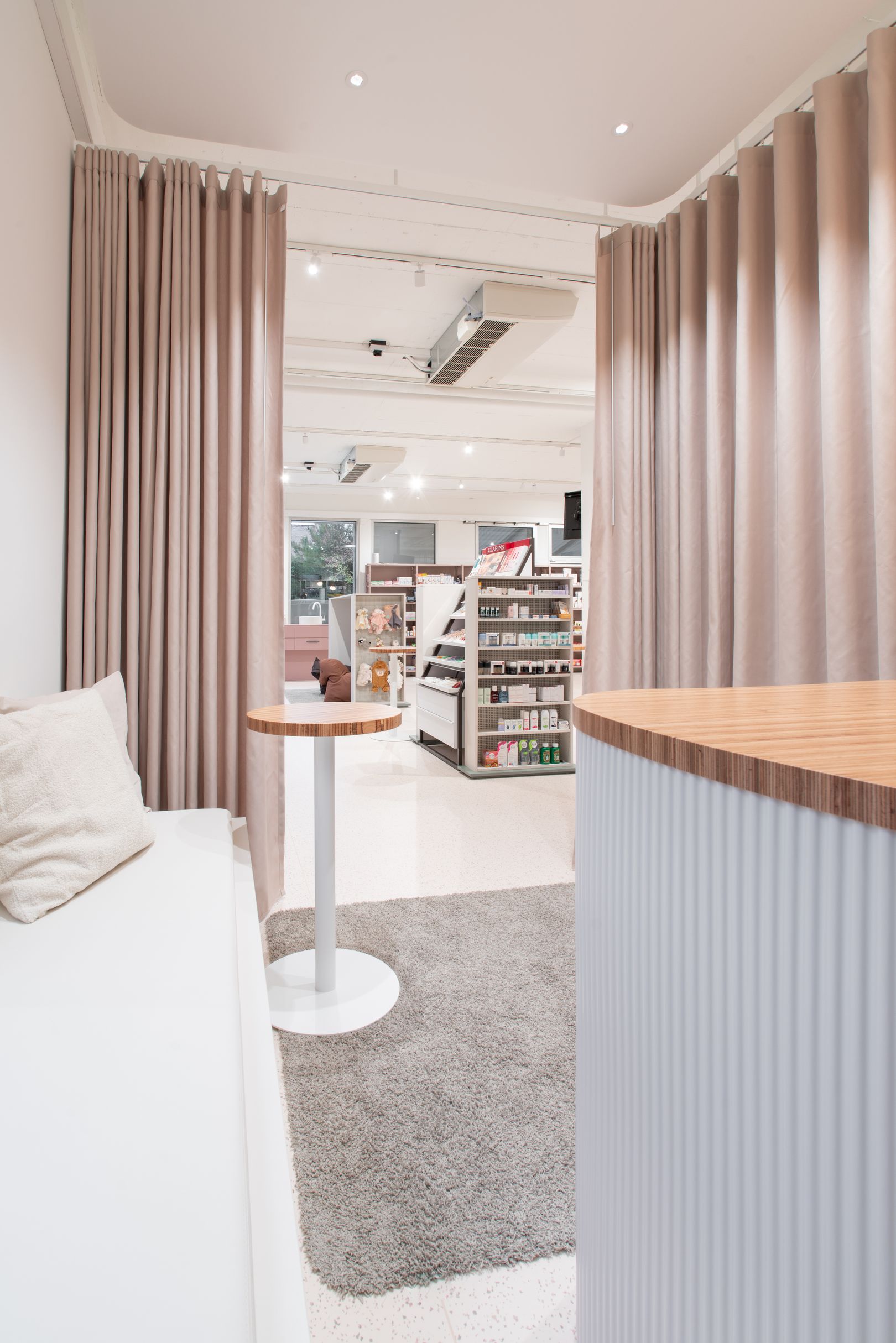 TopPharm Apotheke & Drogerie Brentano, Bruggerstrasse 11B in Wildegg