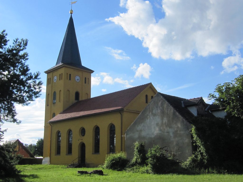 Kirche Senzke - Ev. Kirchengemeinde Havelländisches Luch, Schlossstr. 23 in Mühlenberge