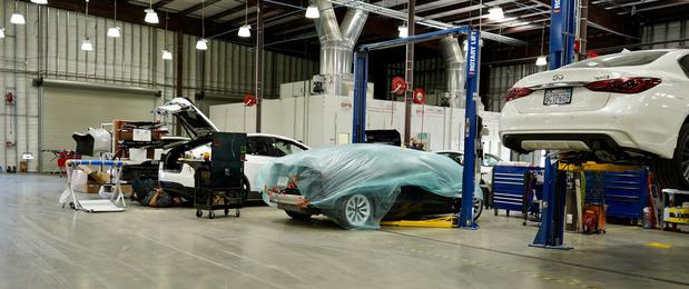 Images I-10 Auto Body