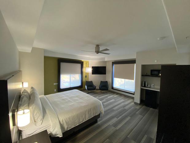 Images Holiday Inn Express & Suites El Dorado Hills, an IHG Hotel
