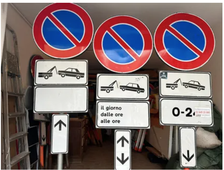 Images Mover Services Noleggio Cartelli Divieto di Sosta