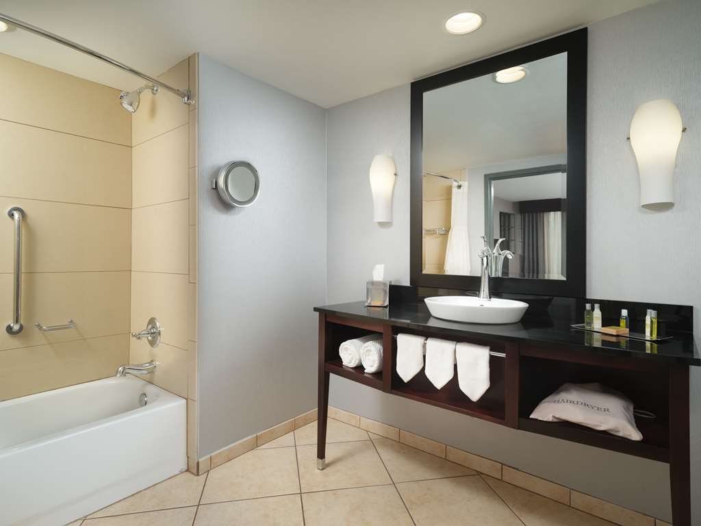 Guest room bath