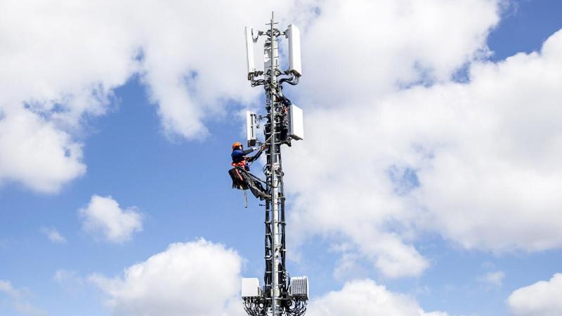 Images Impianti Plus di SCOMAZZON SRL tecnici in radiofrequenze, antennisti e sicurezza