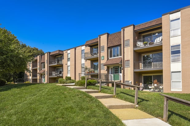 Images Summit Trace Apartments