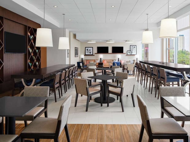Images Hampton Inn Chicago McCormick Place