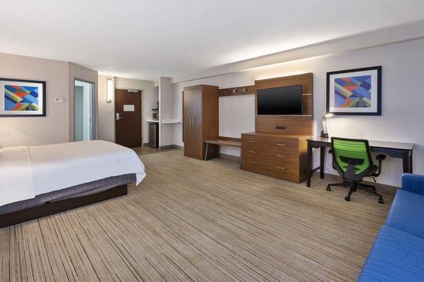 Images Holiday Inn Express Waldorf by IHG