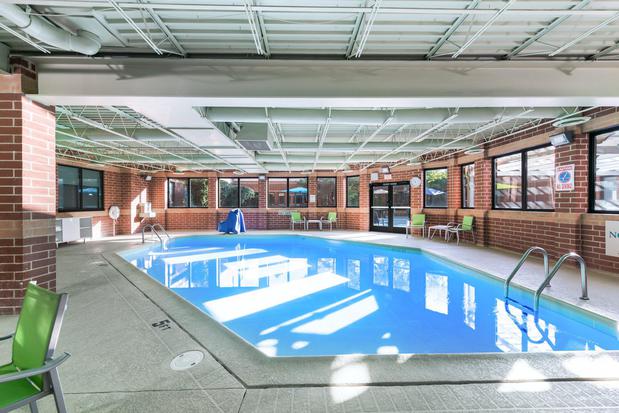 Images Holiday Inn Express Naperville by IHG
