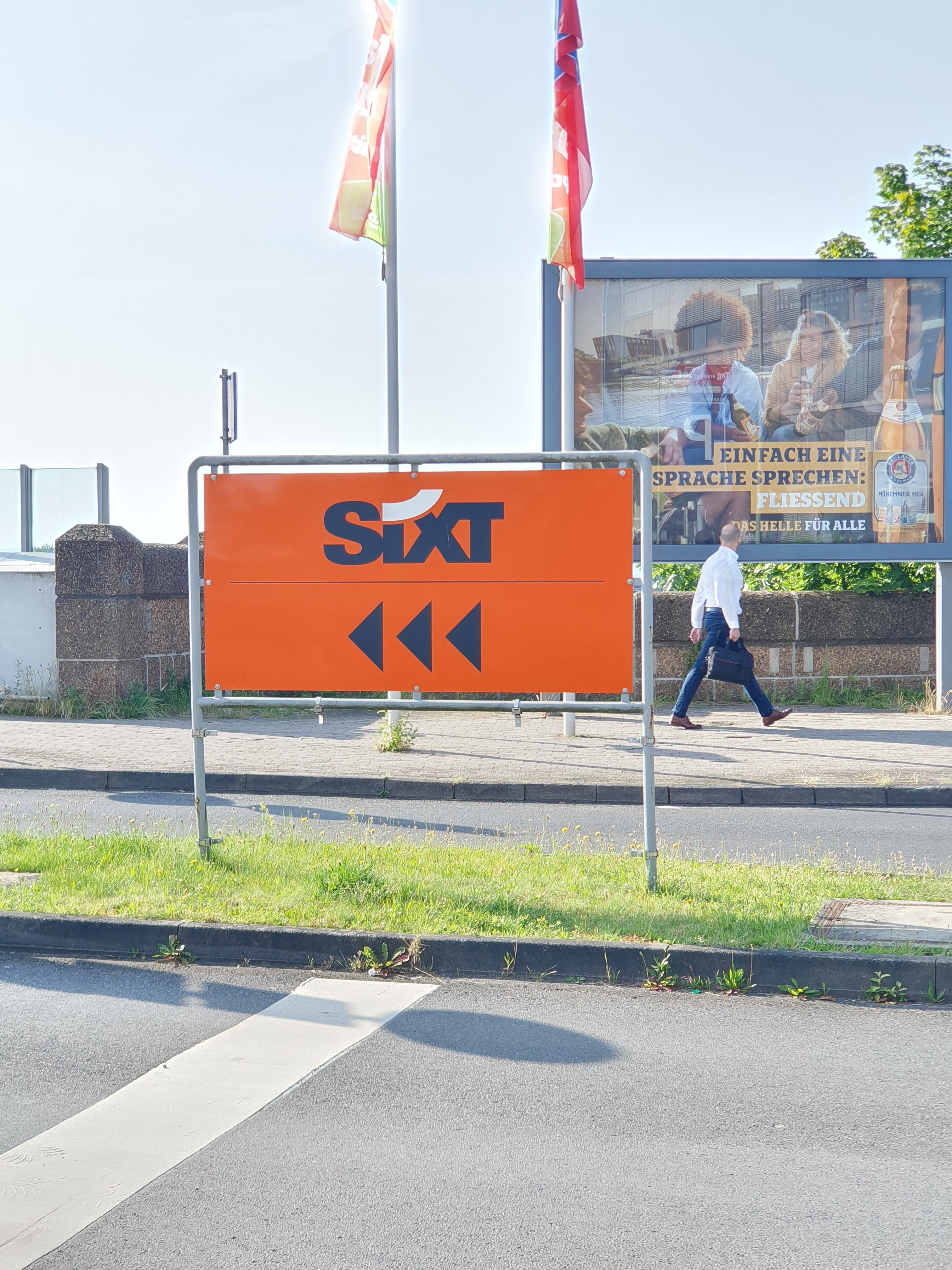 SIXT Autovermietung Kassel-Wilhelmshoehe Bahnhof, Willy-Brandt-Platz 1 in Kassel