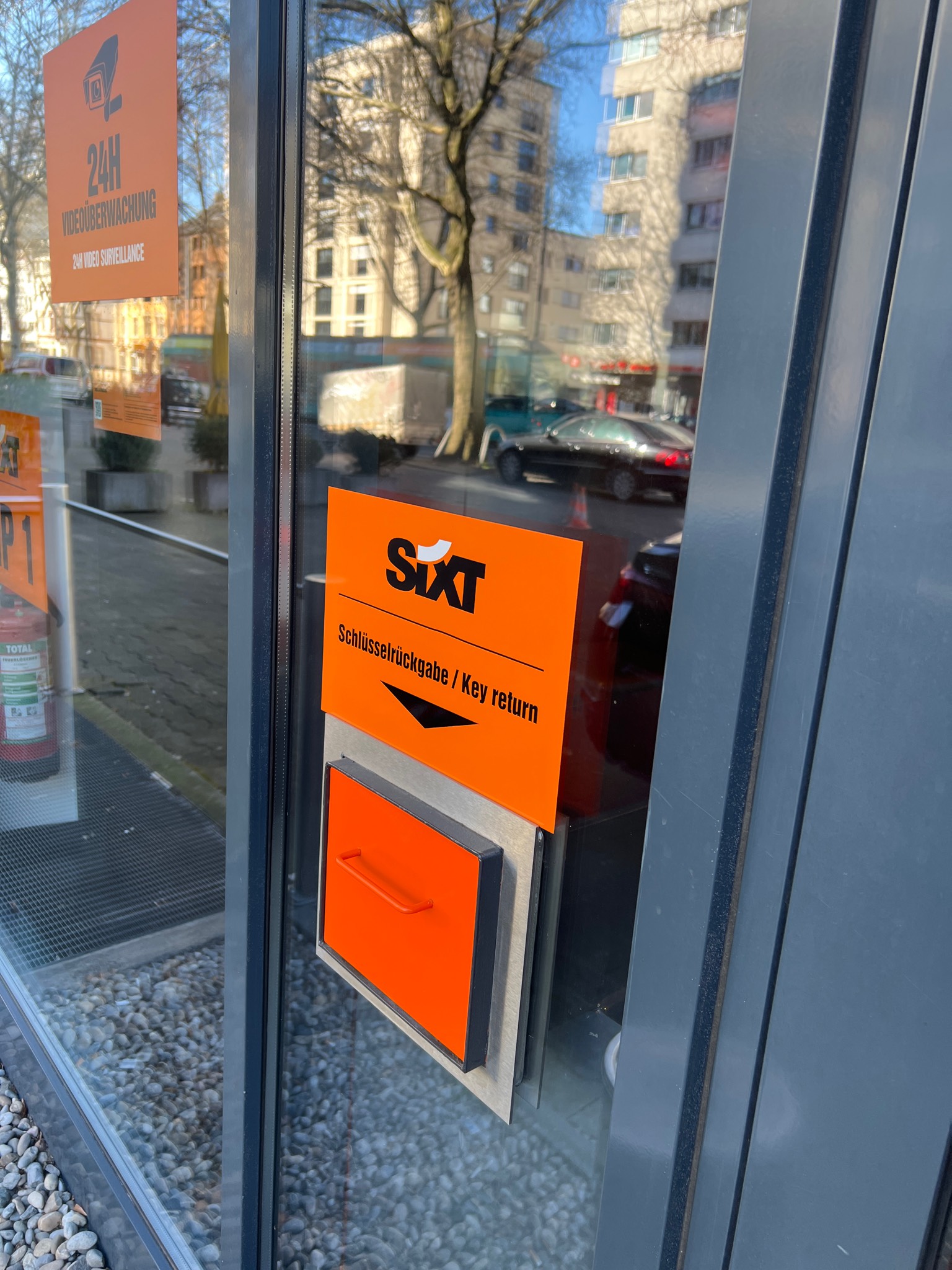 SIXT Transporter & Autovermietung Frankfurt am Main West/Messe, Mainzer Landstr. 351-353 in Frankfurt am Main