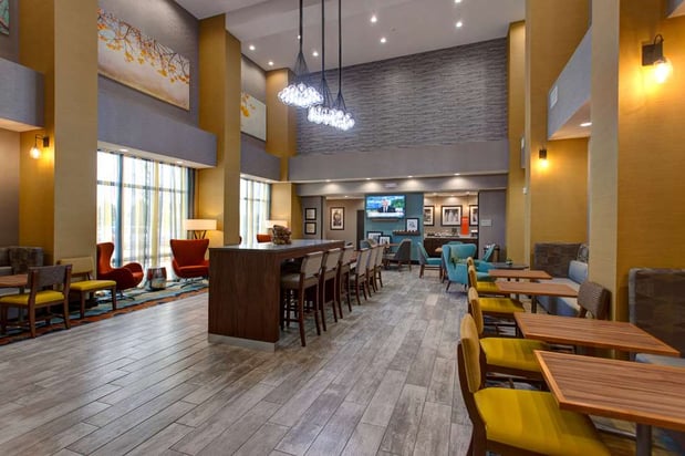 Images Hampton Inn & Suites Wichita/Airport