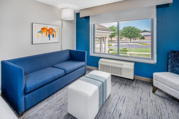 Images Holiday Inn Express & Suites Colorado Springs-First & Main by IHG