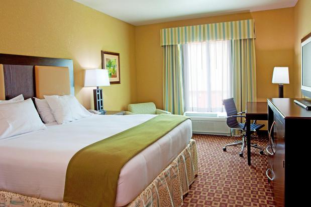 Images Holiday Inn Express & Suites Chaffee-Jacksonville West, an IHG Hotel